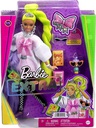 Barbie Extra Doll con pelo verde neón, boa de plumas y loro para mascotas